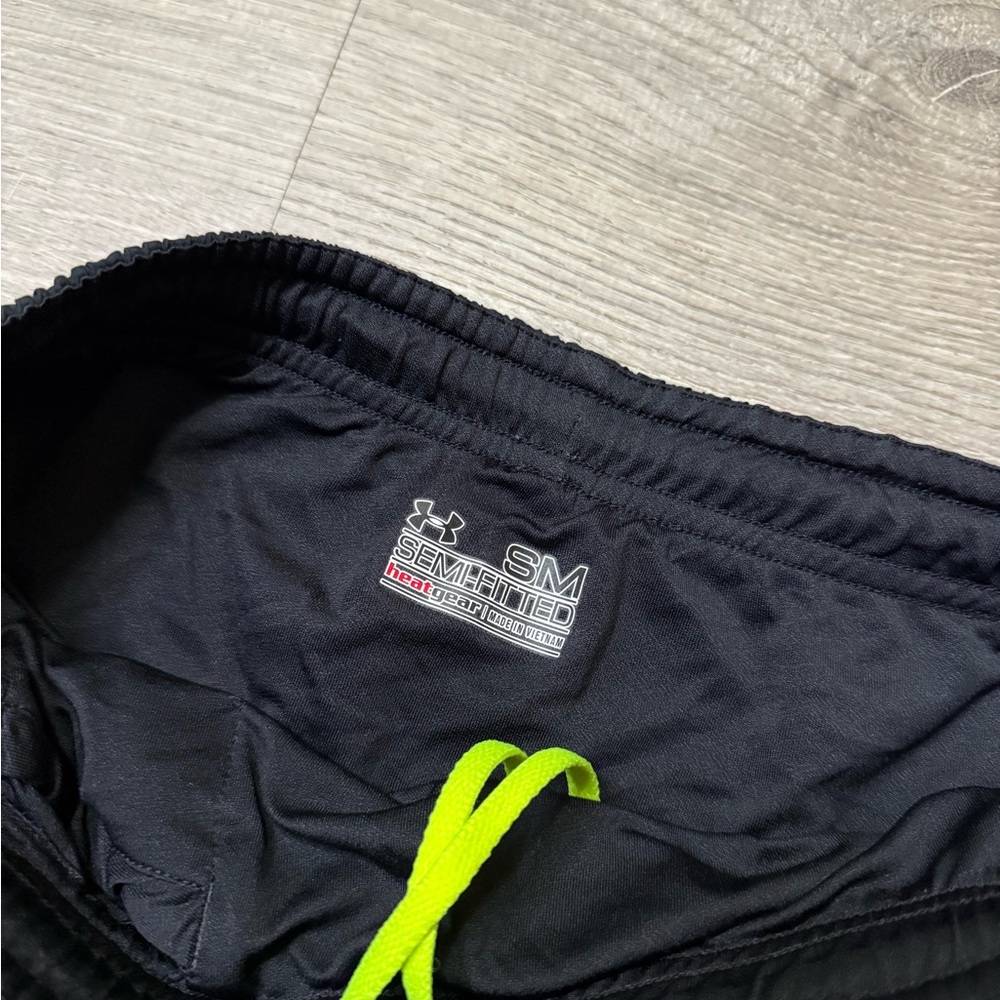 •UNDER ARMOUR• LINED RUNNING SHORTS - Picture 5 of 7